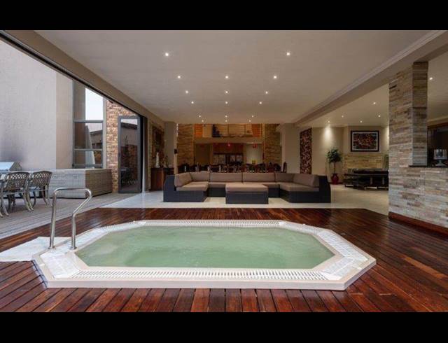 6 BEDROOM HOUSE FOR SALE IN MEYERSDAL